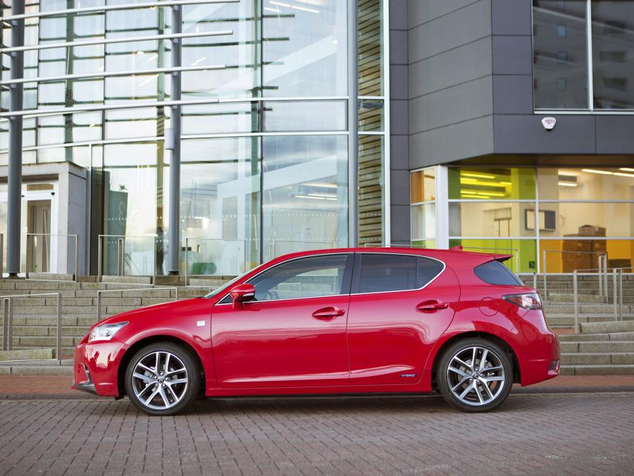  Lexus CT200h F-Sport 2014 года  (UK) (фото 9 из 23)